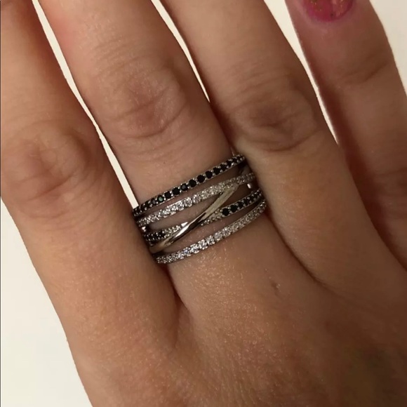 925 SS Black & White Sapphire Twist Ring - Picture 6 of 6